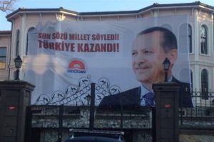O pankart a&ccedil;ıldı