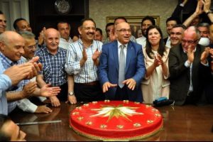 Ak Parti'den pastalı kutlama!