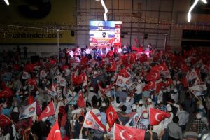 Bursalılar sokaklara taştı