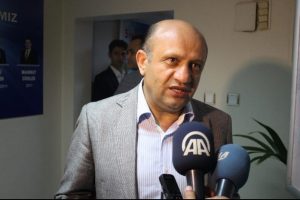 "Demokrasi fırtınası &ccedil;atıyı u&ccedil;urdu"