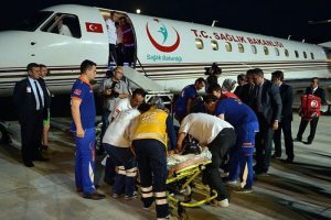 Yaralı Filistinliler T&uuml;rkiye'ye geldi