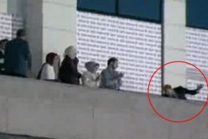 Bilal Erdoğan balkonda d&uuml;şt&uuml;!