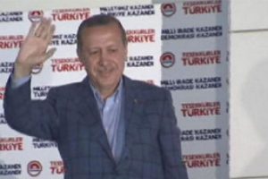 Erdoğan balkonda bu kez yalnız kaldı