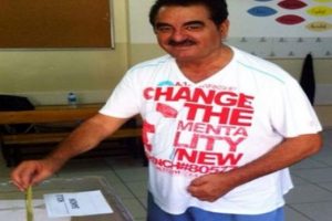 Tatlıses'ten &ouml;ld&uuml; iddialarına fotoğraflı cevap