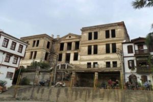 Bursa'daki Tarihi Taş Mektep'in geleceği masaya yatırıldı