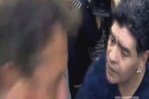 Maradona gazeteciyi tokatladı