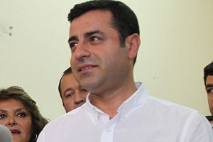 Demirtaş, Erdoğan'ı telefonda kutladı