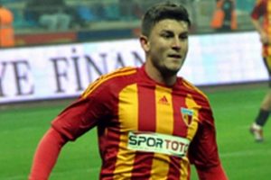 Trabzonspor 4 yıllık imzayı attırdı