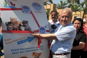 Sokak hayvanları akıllı kutularla doyacak