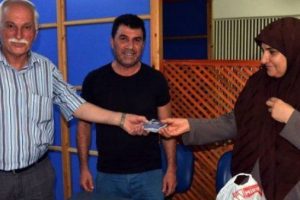 Halk otob&uuml;s&uuml;nde 14 bin 500 dolar buldu