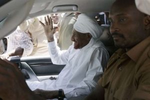 Sudan'da muhalif liderin kızına g&ouml;zaltı