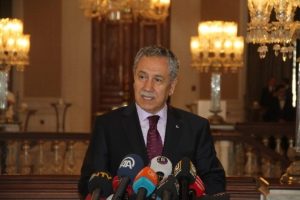 Arın&ccedil;'tan G&uuml;l'e tam destek