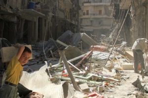 Suriye rejimi Halep'e &ouml;l&uuml;m yağdırdı