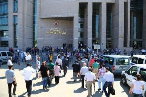 4 polis daha teslim oldu