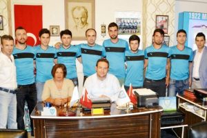Yeni transferini tanıttı