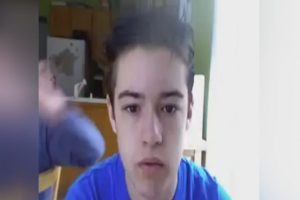 7 yıl boyunca &ouml;z&ccedil;ekim yaptı