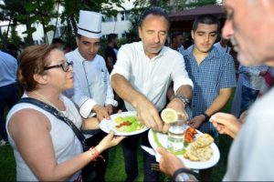 Galatasaray'da barbek&uuml; partisi
