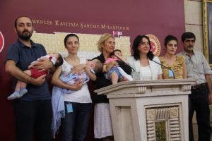 Meclis'te bebekli toplantı