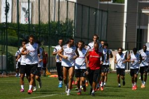 Kartal Arsenal'e bileniyor