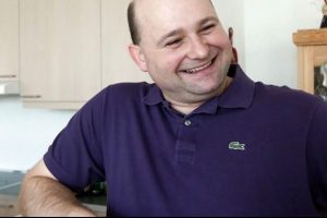 Eşcinsel olduğunu a&ccedil;ıkladı