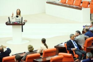 O ayakkabıları ucuzluktan almış