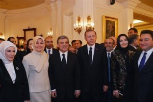 G&uuml;l'&uuml;n paylaştığı fotoğrafta dikkat &ccedil;eken ayrıntı