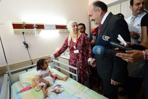 Yaralı Filistinlilere M&uuml;ezzinoğlu'ndan ziyaret