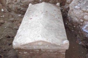 2 bin yıllık anıt mezar bulundu