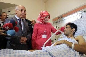 Azeri ve Gazzeli yaralıları ziyaretler