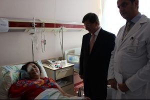 Davutoğlu'ndan Gazze'den gelen yaralılara ziyaret