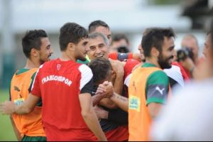 Bursaspor &ccedil;alışmalarını Trabzon'da s&uuml;rd&uuml;r&uuml;yor