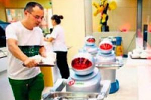 Bu restoranda t&uuml;m iş robotların