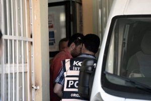"Paralel yapı" soruşturmasında 2 polis teslim oldu
