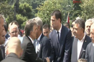 Abdullah G&uuml;l ve Hakan Ş&uuml;k&uuml;r tokalaştı