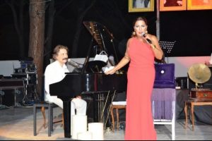 N&uuml;khet Duru ve Timur Sel&ccedil;uk b&uuml;y&uuml;ledi