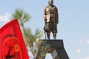 Diyarbakır'da PKK'lı ter&ouml;ristin heykeli dikildi!