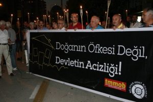 Deprem ger&ccedil;eğine dikkat &ccedil;ekmek i&ccedil;in y&uuml;r&uuml;d&uuml;ler