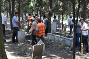 Mezarlıklara belediyeden bakım
