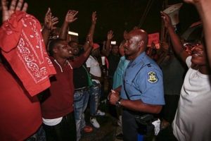 Ferguson'da sokağa &ccedil;ıkma yasağı