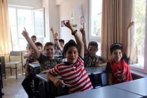 Bursa'daki Suriyeli &ccedil;ocuklara T&uuml;rk&ccedil;e eğitimi