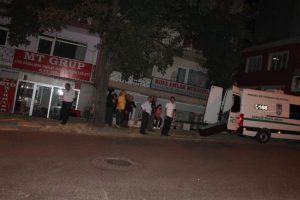 Boşandığı eşini t&uuml;fekle vurdu
