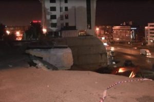 İnşaat &ccedil;alışmaları yolu bu hale getirdi