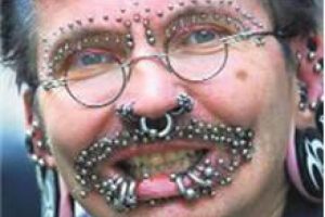 THY u&ccedil;ağında piercing krizi!