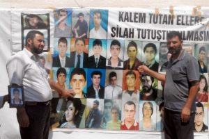 Bir aile daha &ccedil;ocuğuna kavuştu