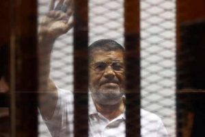 Mursi'nin yargılandığı davanın duruşması ertelendi