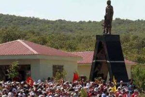 PKK mezarlığındaki heykele su&ccedil; duyurusu