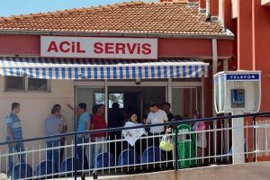 D&uuml;ğ&uuml;ne katılan 83 kişi zehirlendi