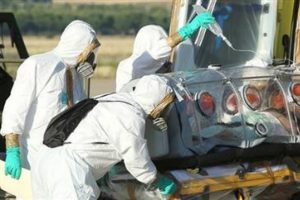 Ebola merkezine baskın