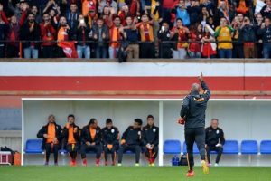 Burak Yılmaz taraftarlar ile kavga etti