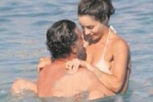 Nur Fettahoğlu komşuda aşka geldi...